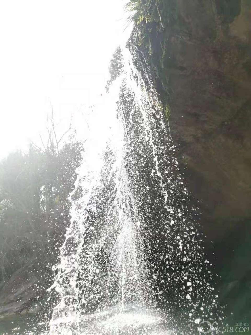 当朋友说他妈妈抖音粉丝多怎么回复？游戏画面
